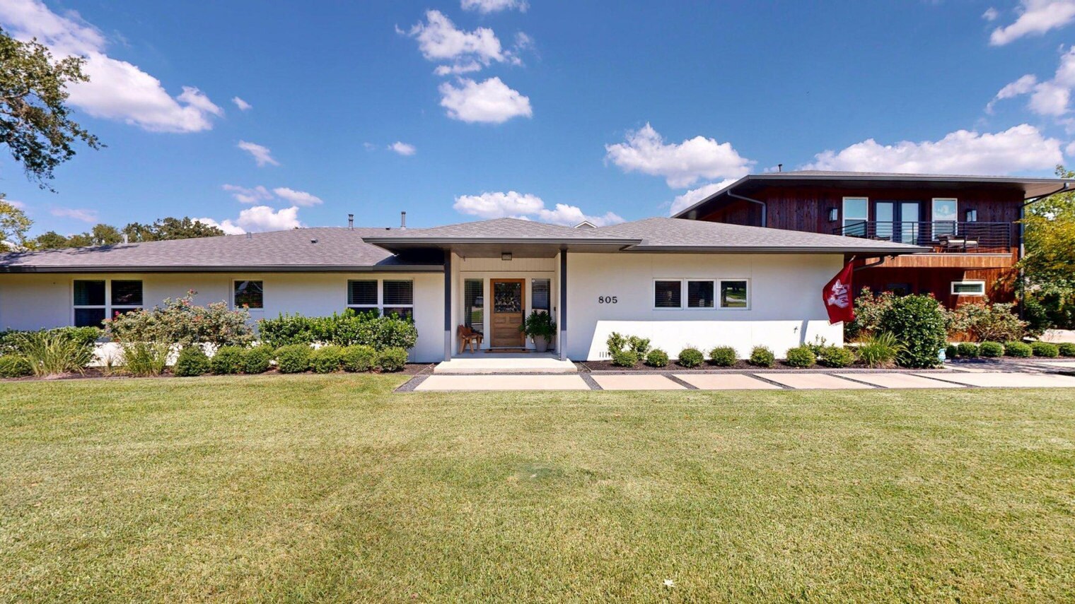 Building Photo - 805 Dexter Dr S