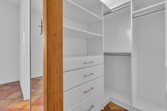 Building Photo - 6000 N Ocean Blvd