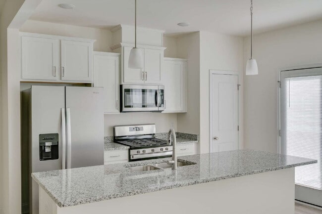Building Photo - 3-Bed Townhouse in Franklinton with Update...
