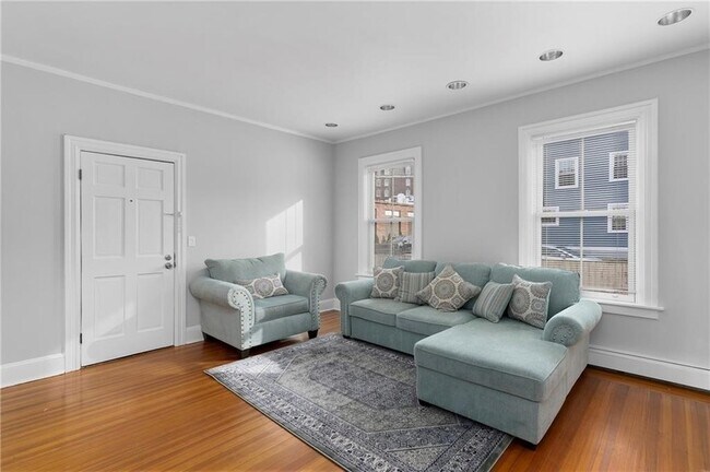 Building Photo - 109 Church St