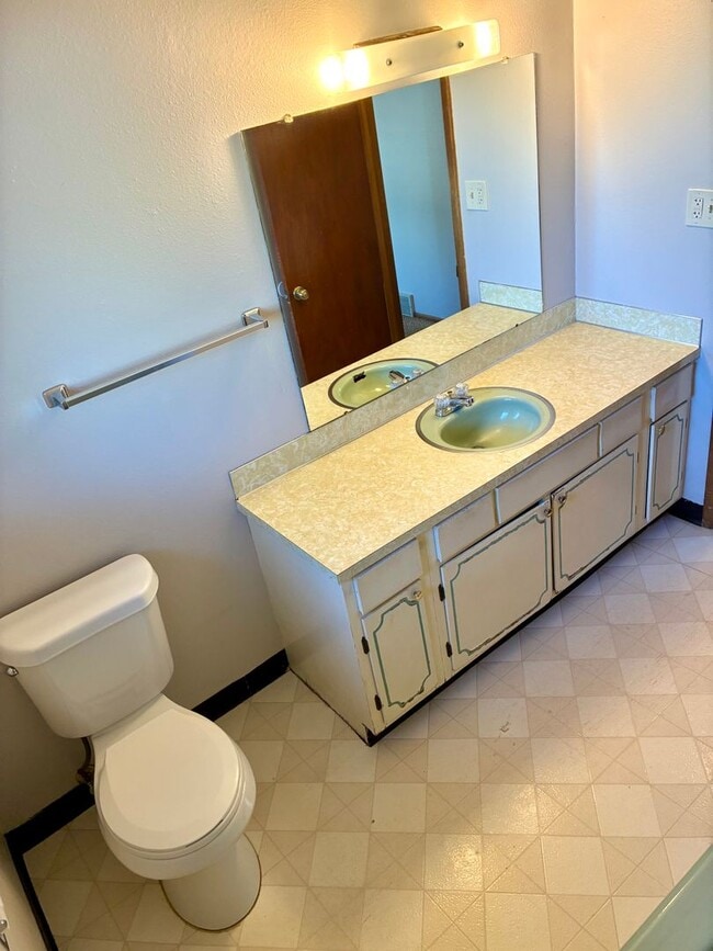 Building Photo - 3 Bedroom, 1 Bath Home with 1 car attached garage in Northwest Loveland, CO