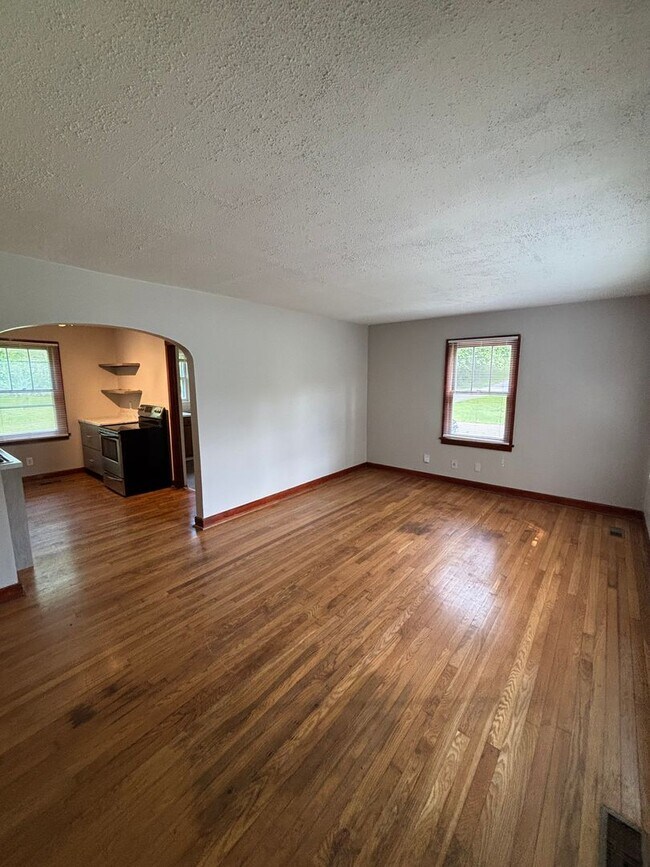 Building Photo - Newly Renovated and Accepting Section 8!!!