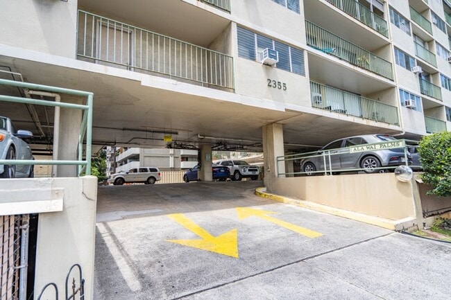 Building Photo - 2355 Ala Wai Blvd