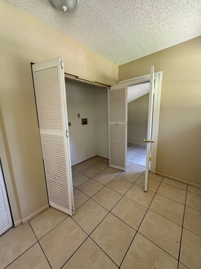 Building Photo - Charming 3 Bedroom Home for Rent in Jacksonville