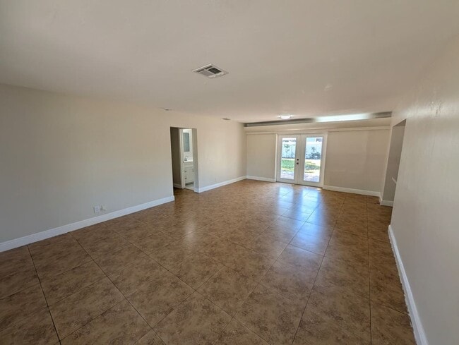 Building Photo - Spacious 3BR Rental with Outdoor Living Space