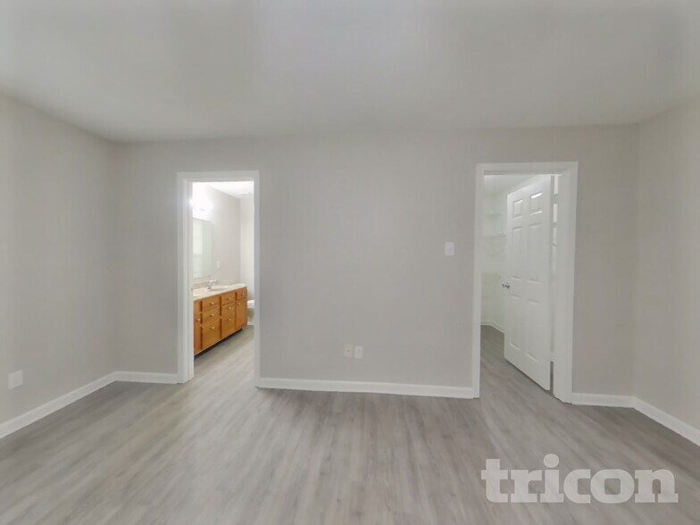 Building Photo - 3367 Pikes Peak Dr