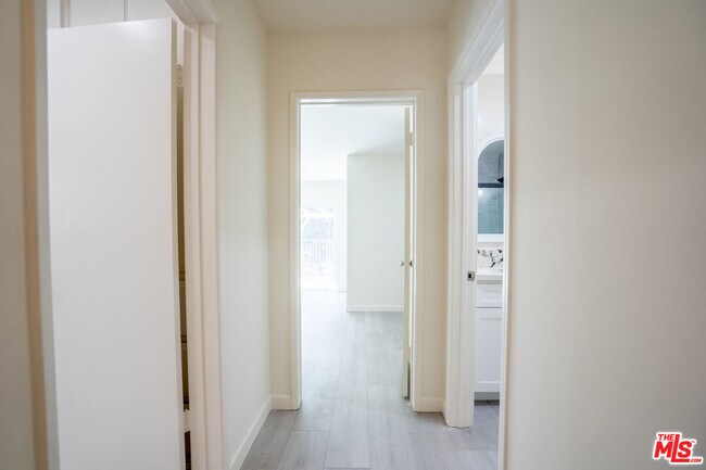 Building Photo - 17440 Fraser Pl