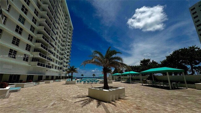 Building Photo - 3725 S Ocean Dr