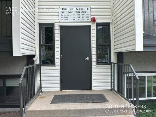 Building Photo - 1400 Golden Cir