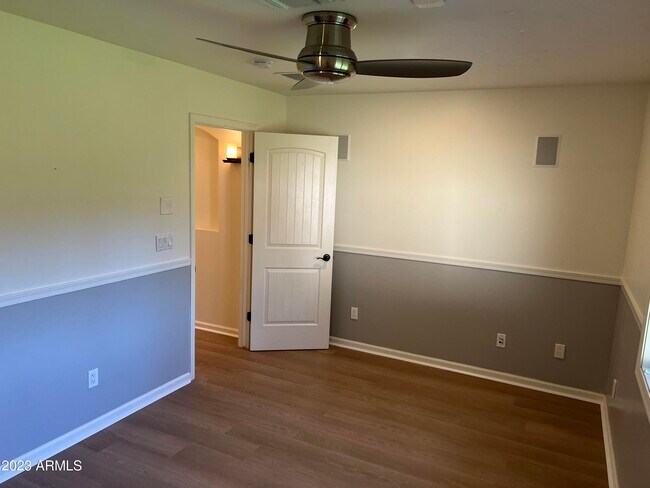 Building Photo - 4420 N 46th Pl