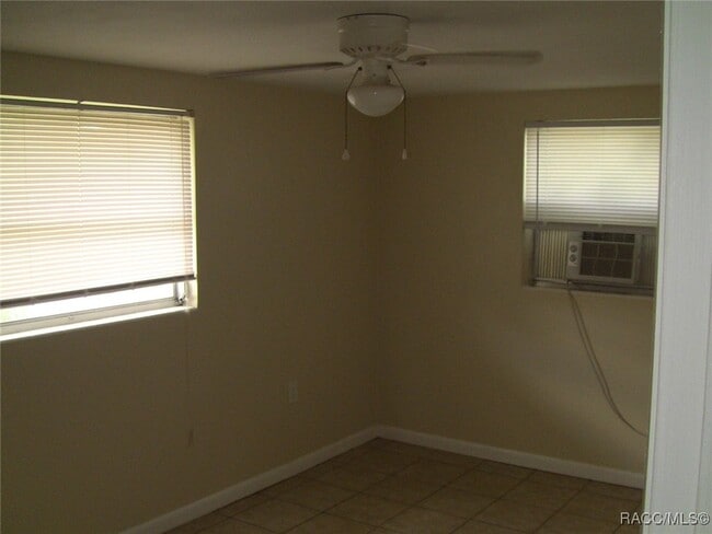 Building Photo - 2 Esskay St