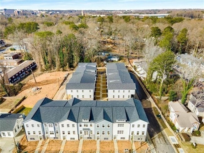 Building Photo - 3165 Dogwood Dr