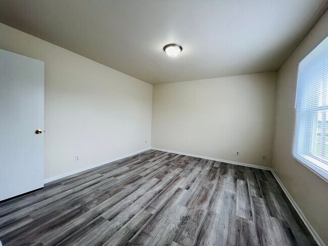 Building Photo - KHR-2711/2713-48-S