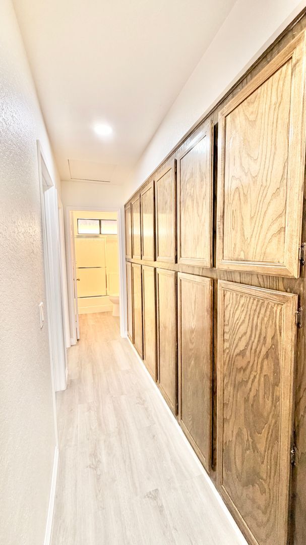 Building Photo - Wonderful Split-level Home with Spacious B...
