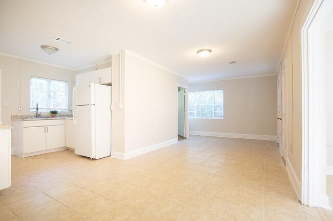 Building Photo - 135 Columbia Dr