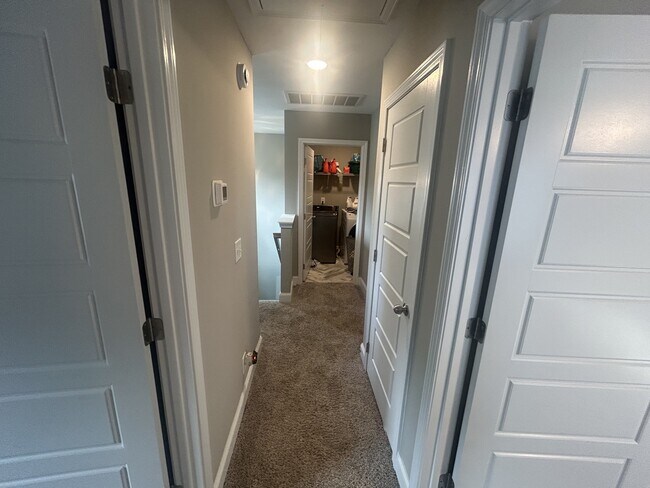 Building Photo - 427 Mattingly Dr