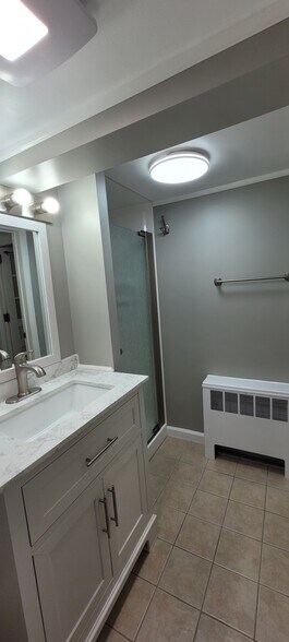 Building Photo - 440 Lockwood Dr