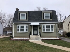 Building Photo - Great Home Beautiful Bathrooms/Kitchen! Fe...