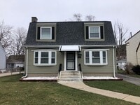 Building Photo - Great Home Beautiful Bathrooms/Kitchen! Fe...