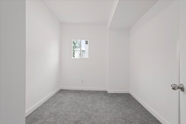 Building Photo - 640 Collins St