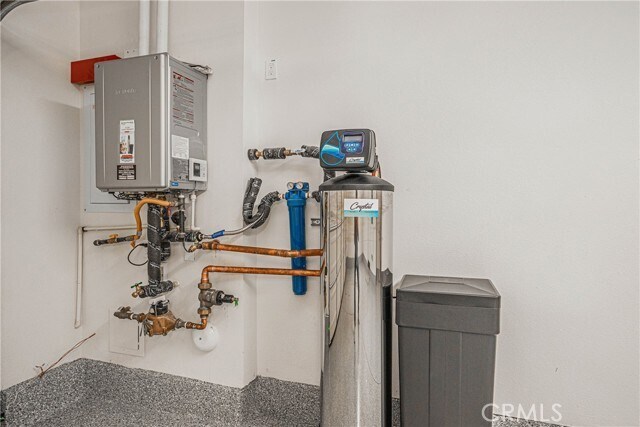 Building Photo - 2317 W Broadway