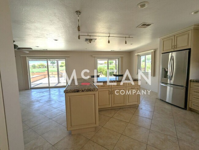 Building Photo - Resort Living in Desert Hot Springs