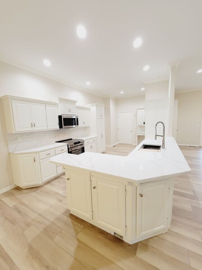 Building Photo - Lots Of New in Marlborough Manor w/ 3 Car Garage