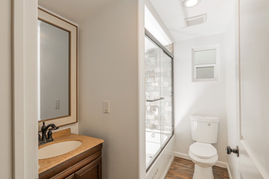 Master Bathroom - 940 S Bernal Ave