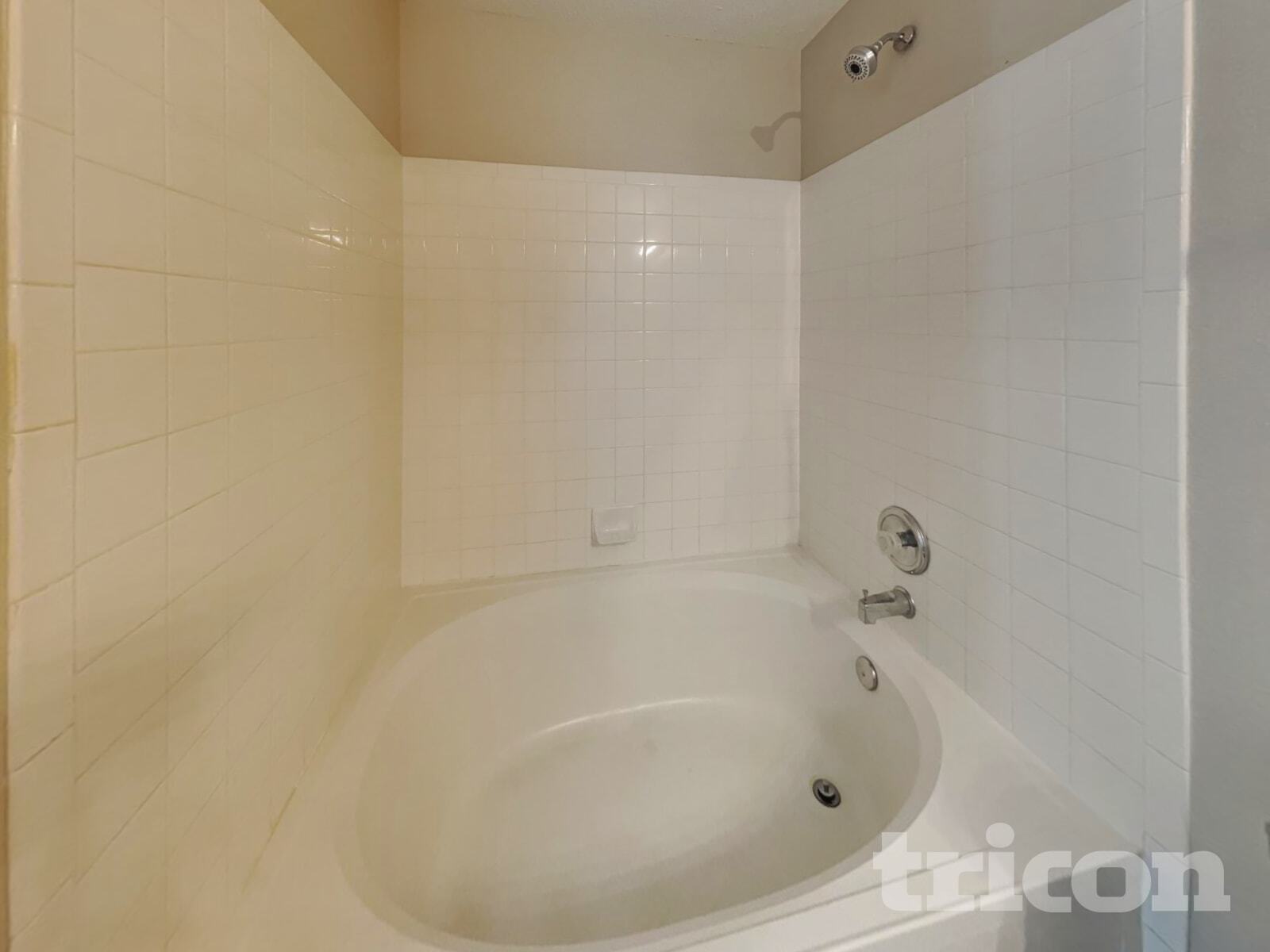 Building Photo - 5632 N Jefferson Dr