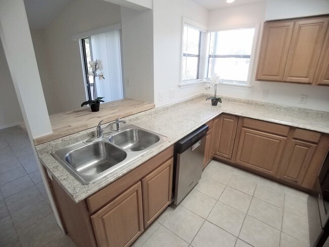 Building Photo - Beautiful Remodeled 1/1 Winter Park Condo ...