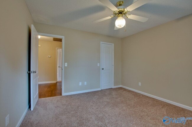 Building Photo - 131 Clubhouse Ln