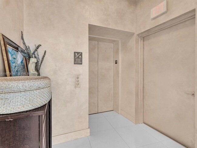 Building Photo - 2020 N Bayshore Dr