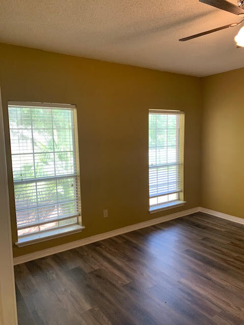 Building Photo - 556 Aila St