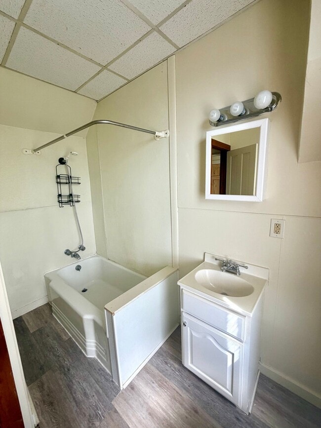 Building Photo - 500 Windsor St