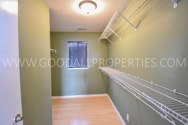 Building Photo - 4 Bedroom 3 Bath Home 3 Car Garage with large fenced in yard in Waukee