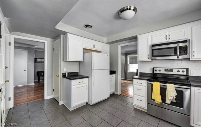 Building Photo - 3932 Meadowbrook Blvd