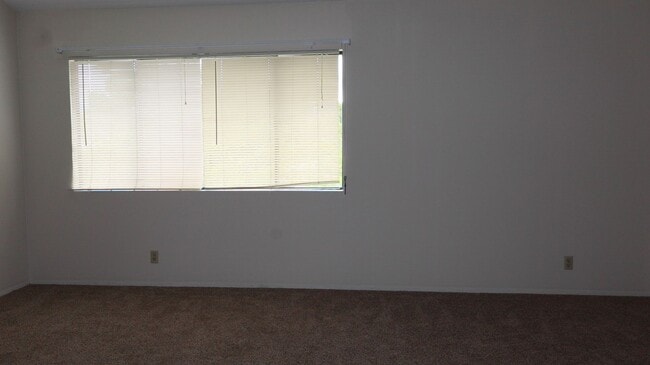 Building Photo - 3 bedrooms townhome in Chula Vista CA - Terranova Area