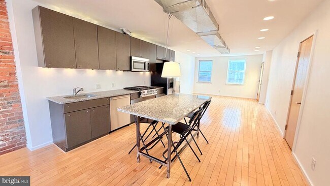 Building Photo - 136 N 3rd St