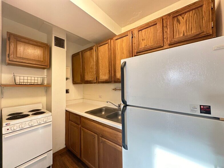Building Photo - 4180 N Marine Dr