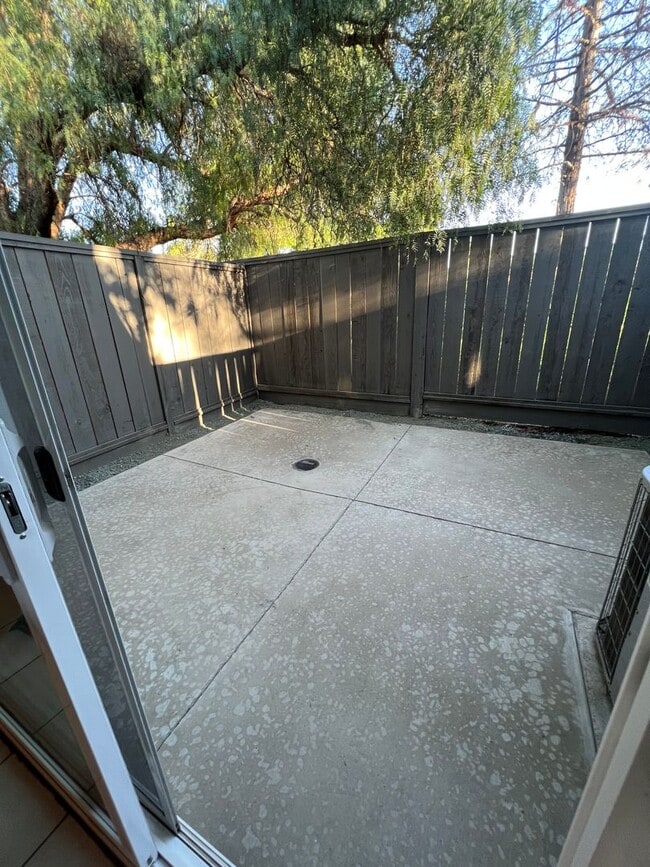 Building Photo - Updated Two-Bedroom, One-Bath Townhome – Bay Point