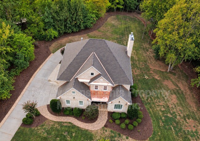 Building Photo - 7517 Henson Forest Dr