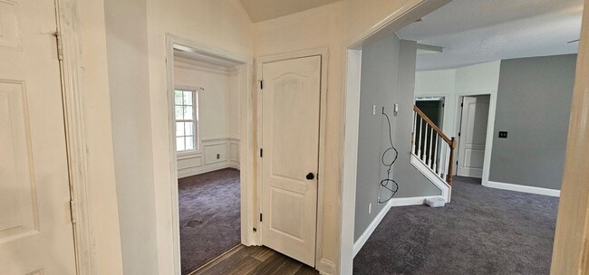 Building Photo - Commanding Curb Appeal, Conveniently Place