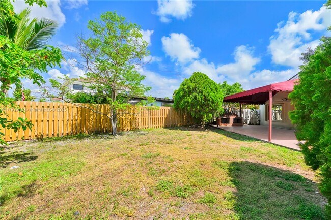 Building Photo - 4470 SW 153rd Ave