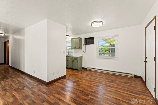 Building Photo - 10975 Comanche Dr