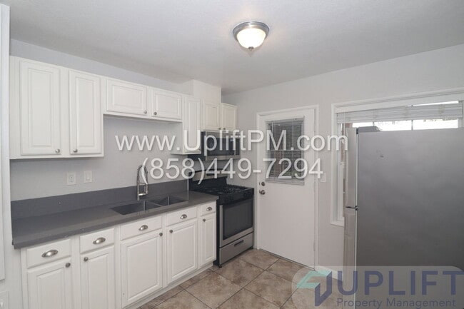 Building Photo - 4831 Castle Ave