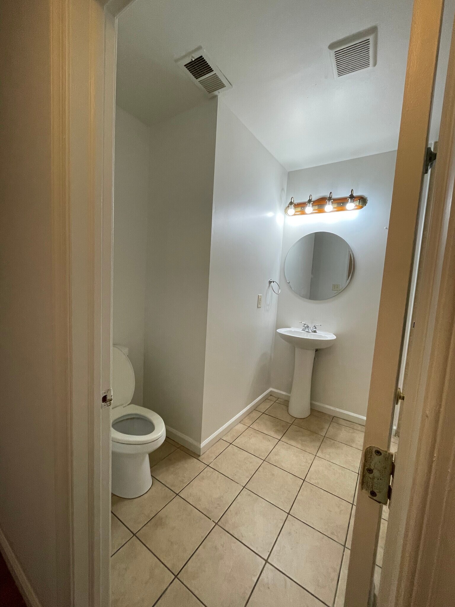 Building Photo - 6006 Chestnut St