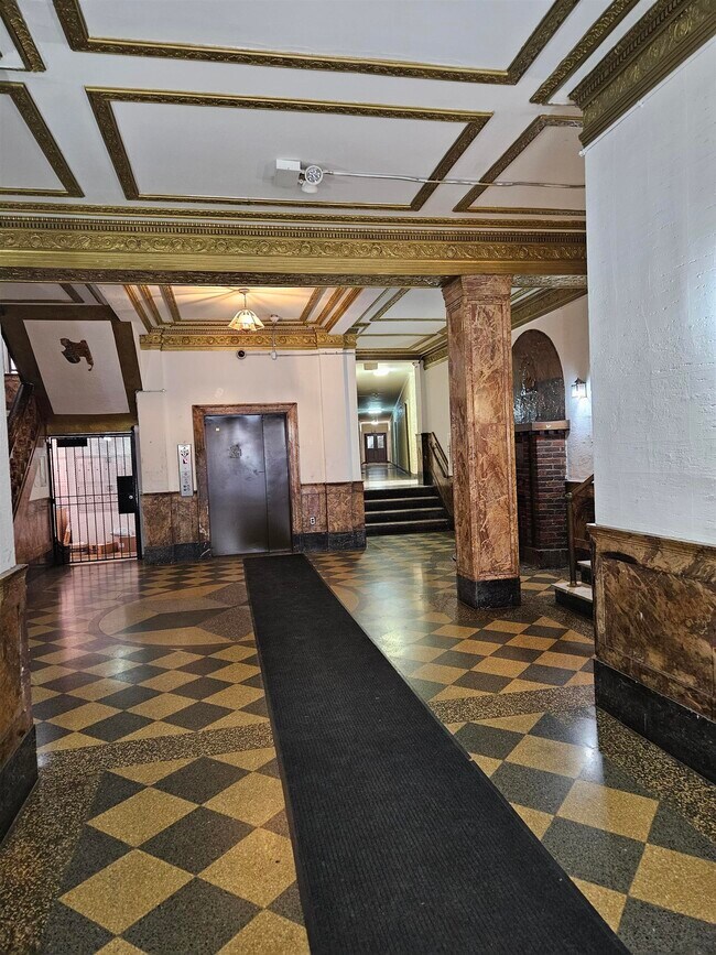 Building Photo - 821 Bergen Ave