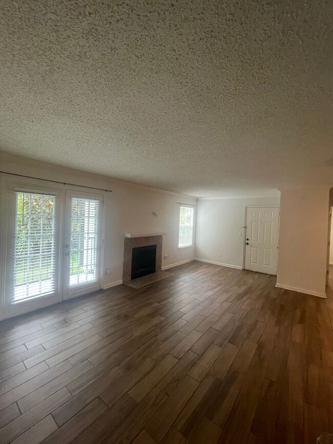 Building Photo - Beautiful Lake Front 2/2 Condo Near UCF !!!!