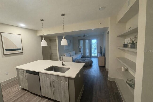 Building Photo - 310 N Orange Ave