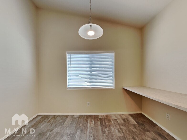 Building Photo - 2632 E Hidalgo Ave